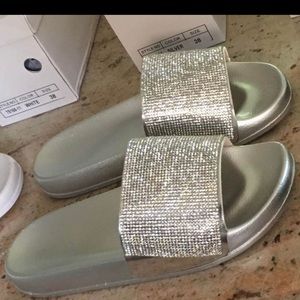 Crystallized Silver Flat (Size 7)